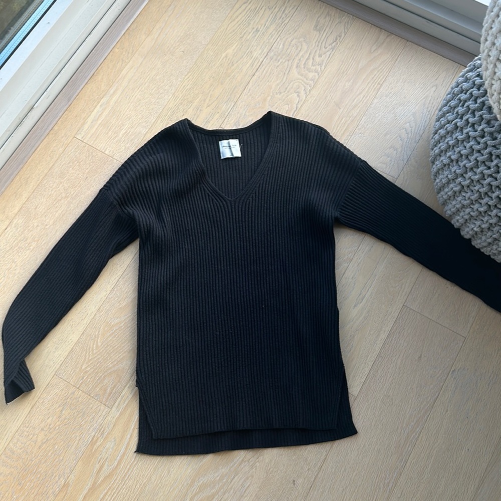 Light used!! Abercrombie and Fitch black sweater in size XXS